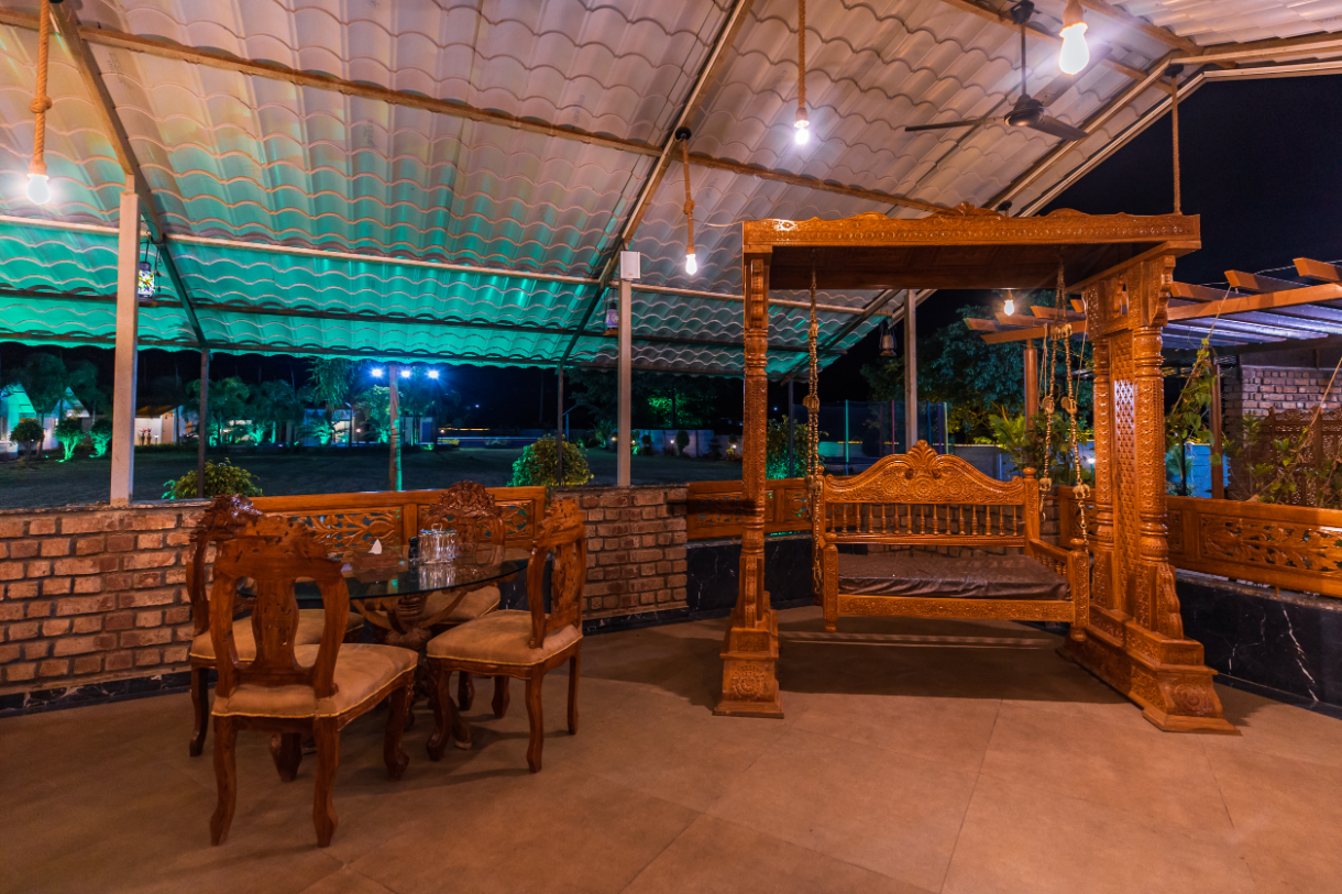 Giri Sarovar Dining Setup