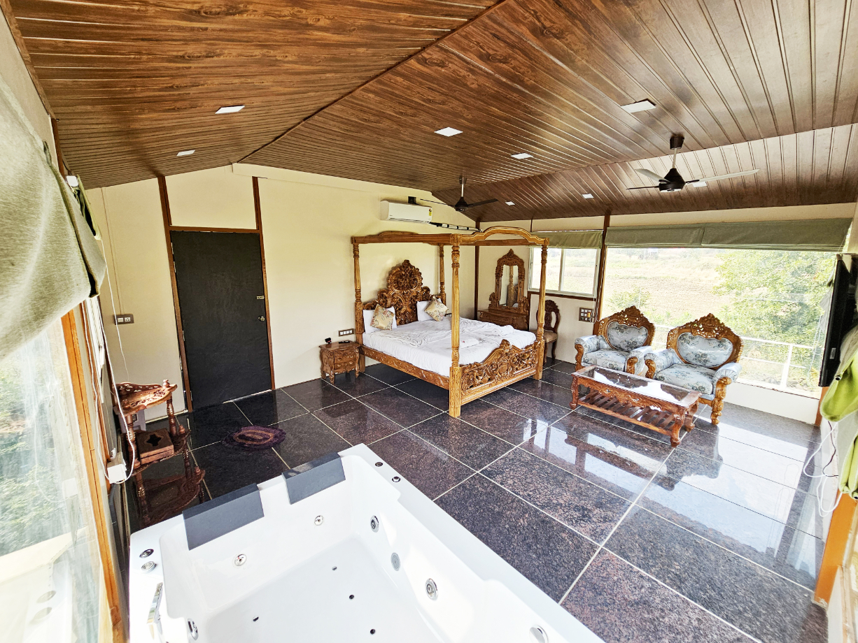 Giri Sarovar Room