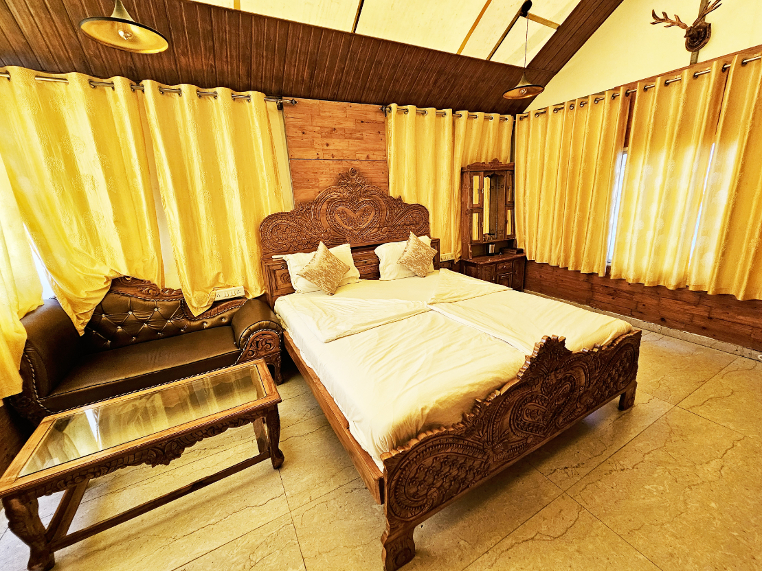 Giri Sarovar Room Interior