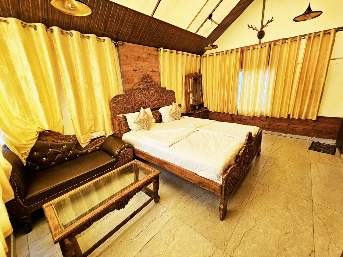 Giri Sarovar Room