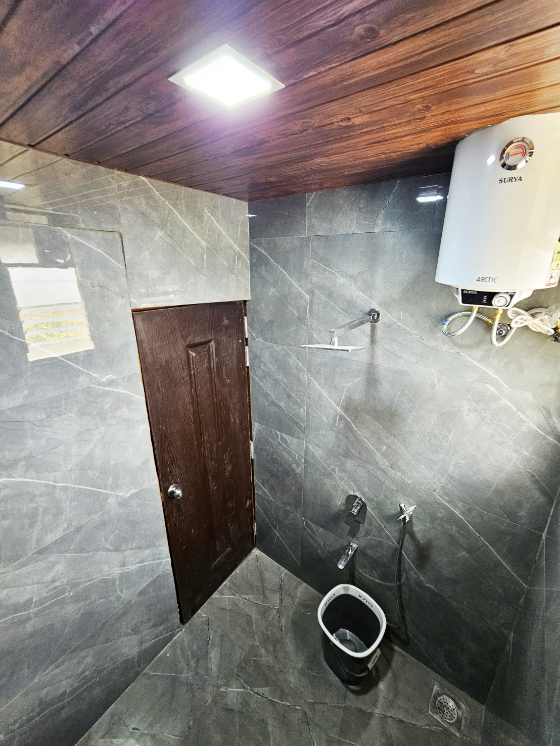 Giri Sarovar Room