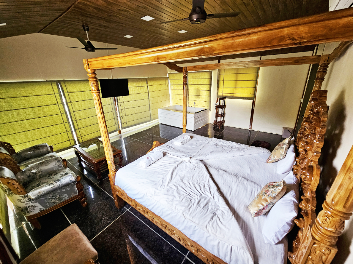 Giri Sarovar Room Interior